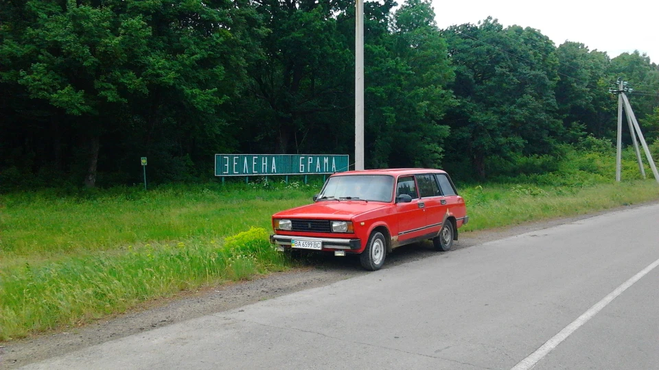 Lada 2104 family wagon 2