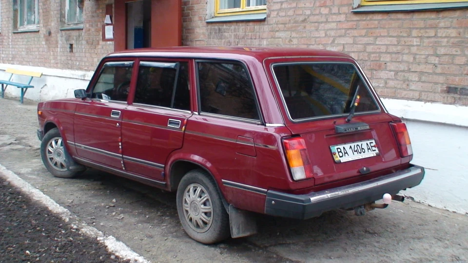 Lada 2104 Гнила вишня; 4