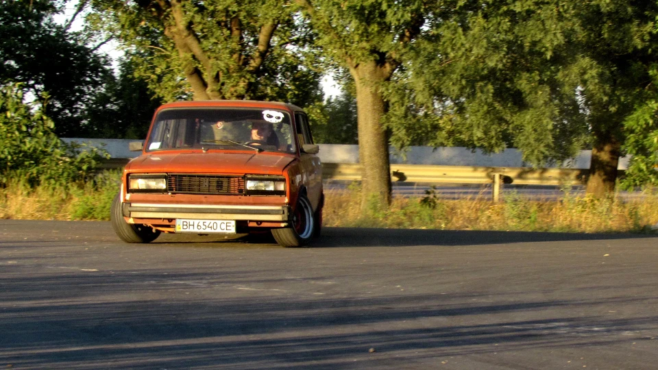 Lada 2104 ..ιllιlι.ιl. 4