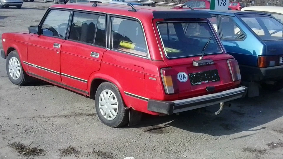 Lada 2104 Салон та капот ВАЗ 2107. 2