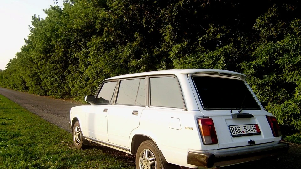 Lada 2104 White Pearl