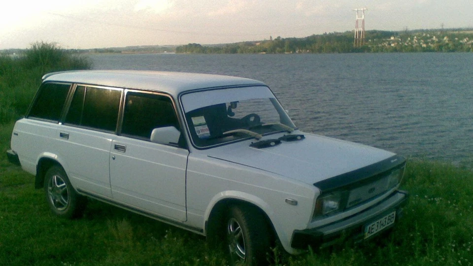 Lada 2104 White Pearl 3