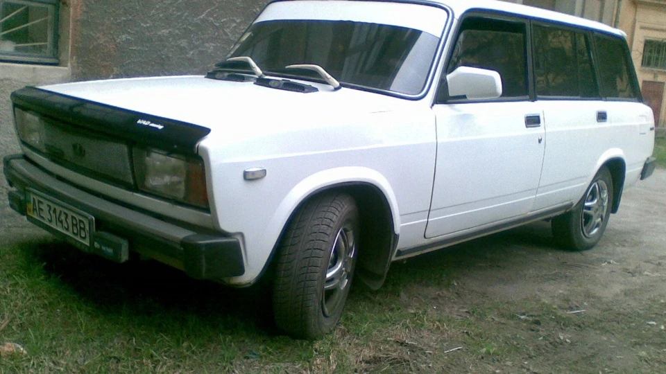 Lada 2104 White Pearl 4