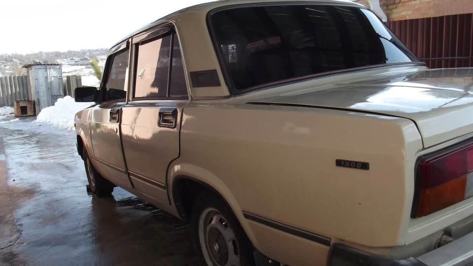 Lada 2105 4