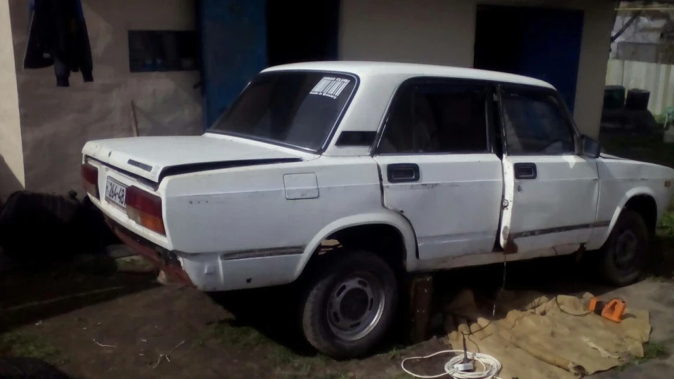 Lada 2105 4
