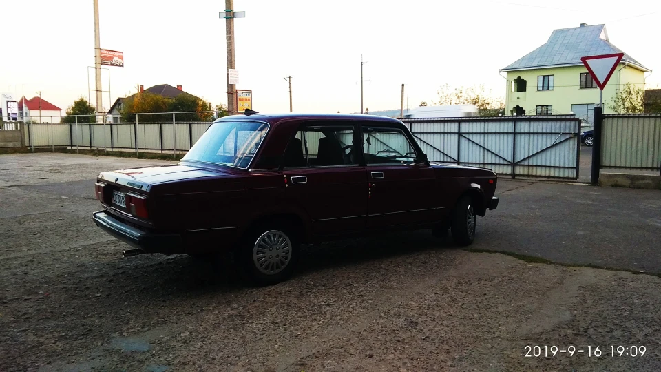Lada 2105 3
