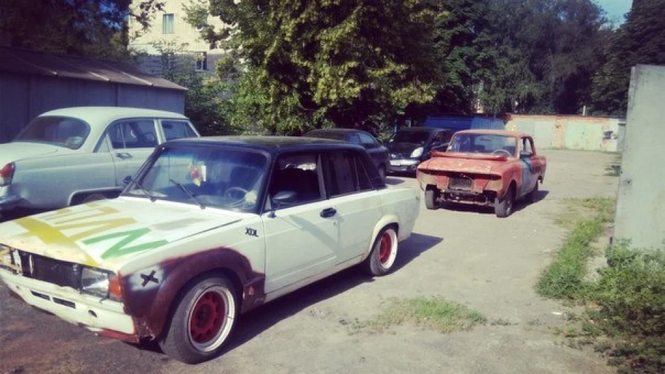 Lada 2105 4