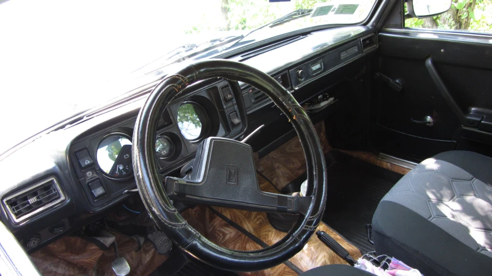 Lada 2105 4