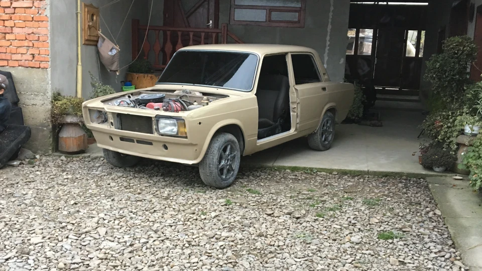 Lada 2105 4
