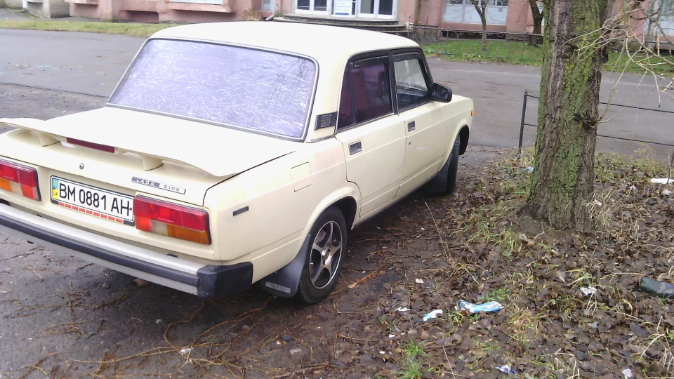 Lada 2105 4