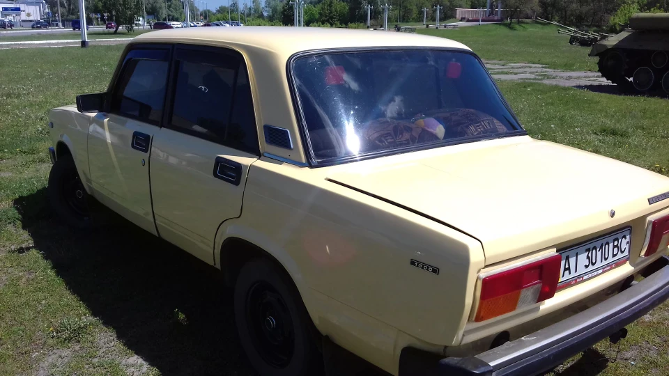 Lada 2105 4