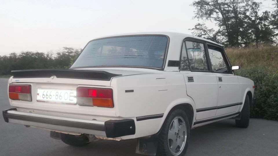 Lada 2105 4
