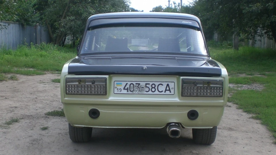 Lada 2105 4