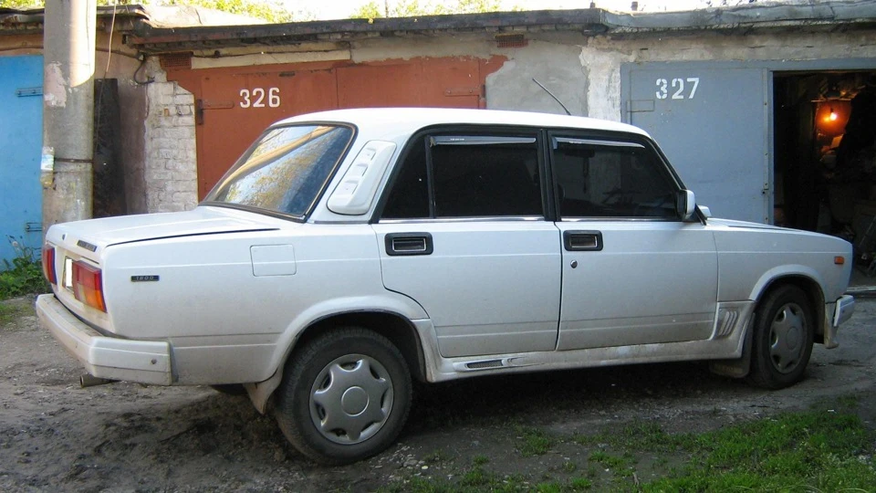 Lada 2105 4