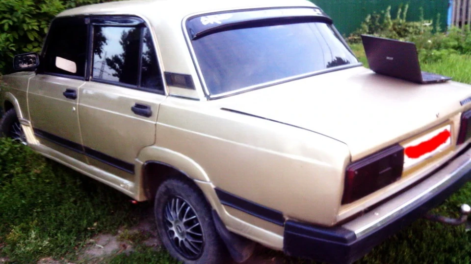 Lada 2105 1.5 L 4