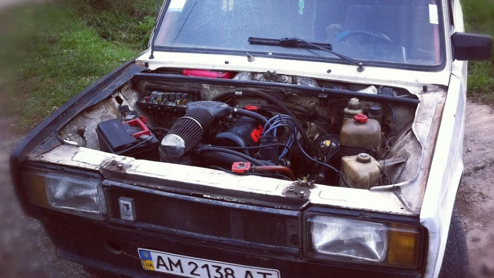 Lada 2105 1.6 bianco 3