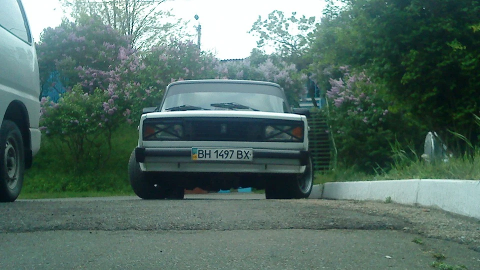 Lada 2105 БІЛА І ТРОХИ ЧОРНОГО 3