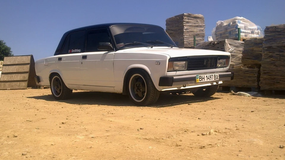 Lada 2105 БІЛА І ТРОХИ ЧОРНОГО 4