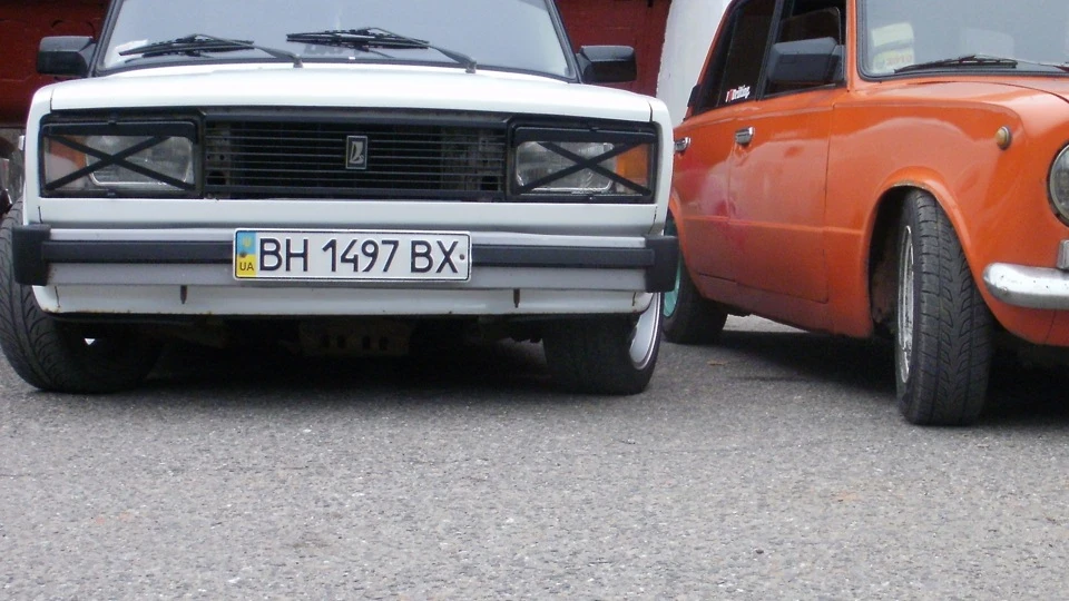 Lada 2105 БІЛА І ТРОХИ ЧОРНОГО 5