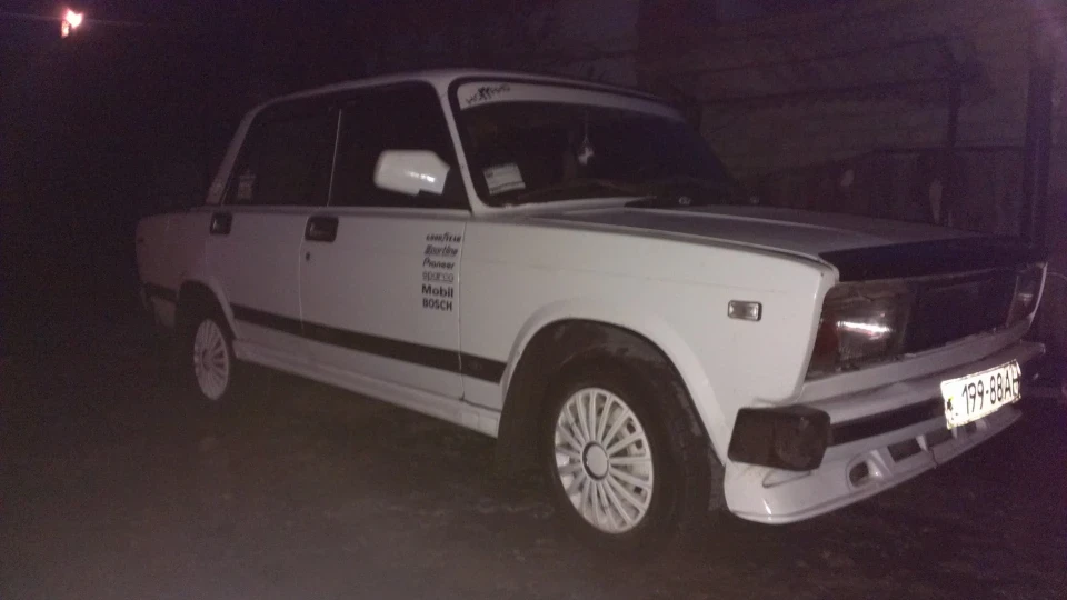 Lada 2105 Білий ТаЗ 4