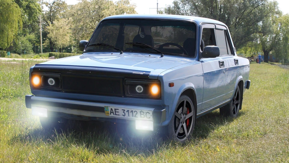 Lada 2105 Blue Bestia