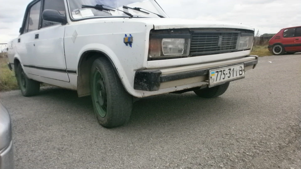 Lada 2105 b&w 2