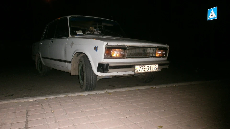 Lada 2105 b&w 3