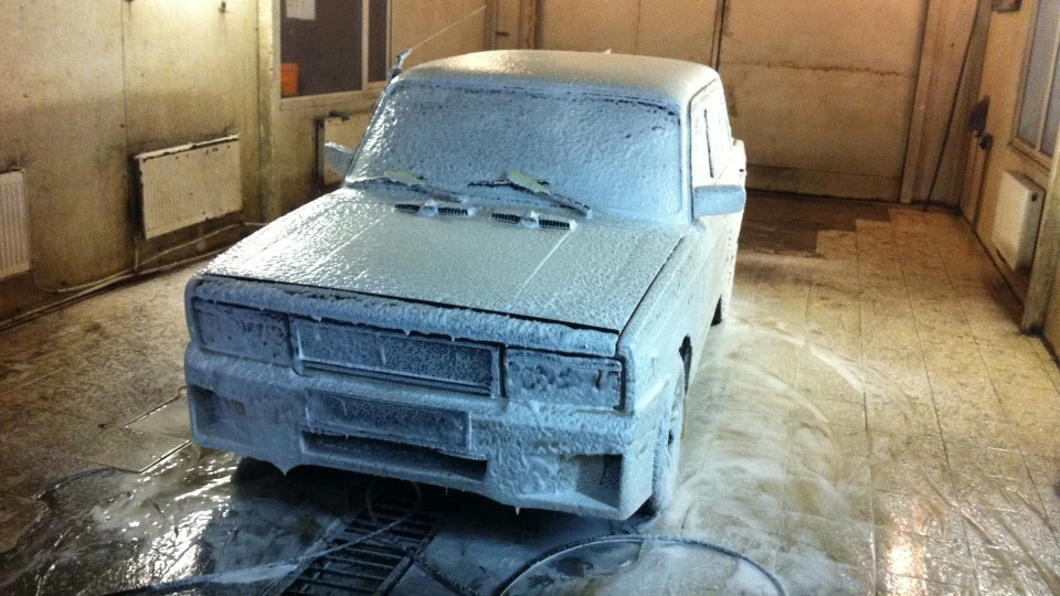 Lada 2105 Classic Car 3