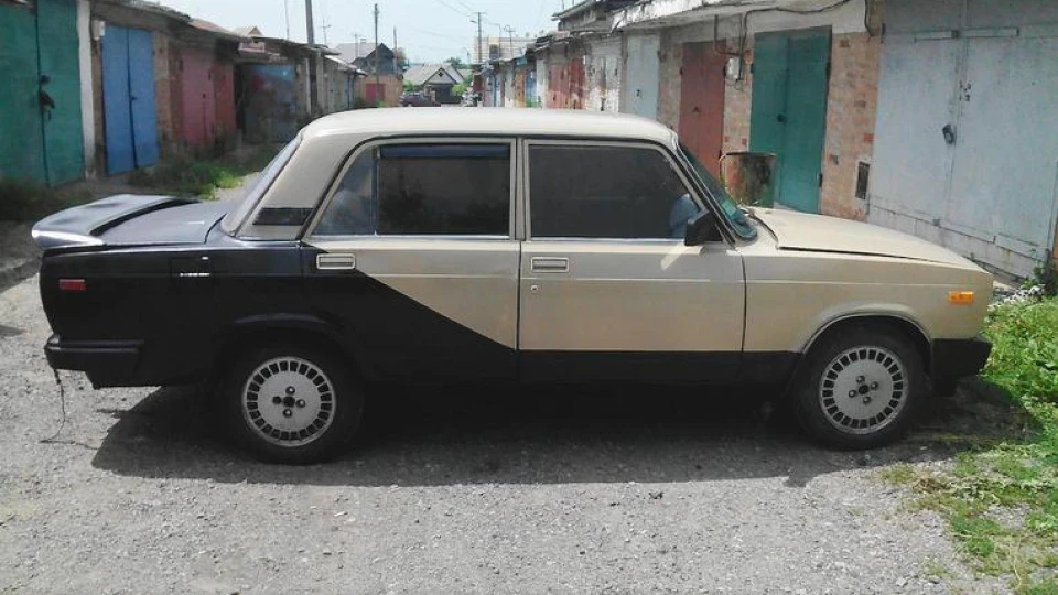 Lada 2105 Чорний беж 2
