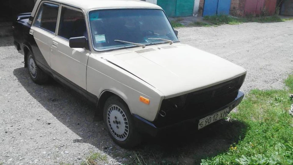 Lada 2105 Чорний беж 3