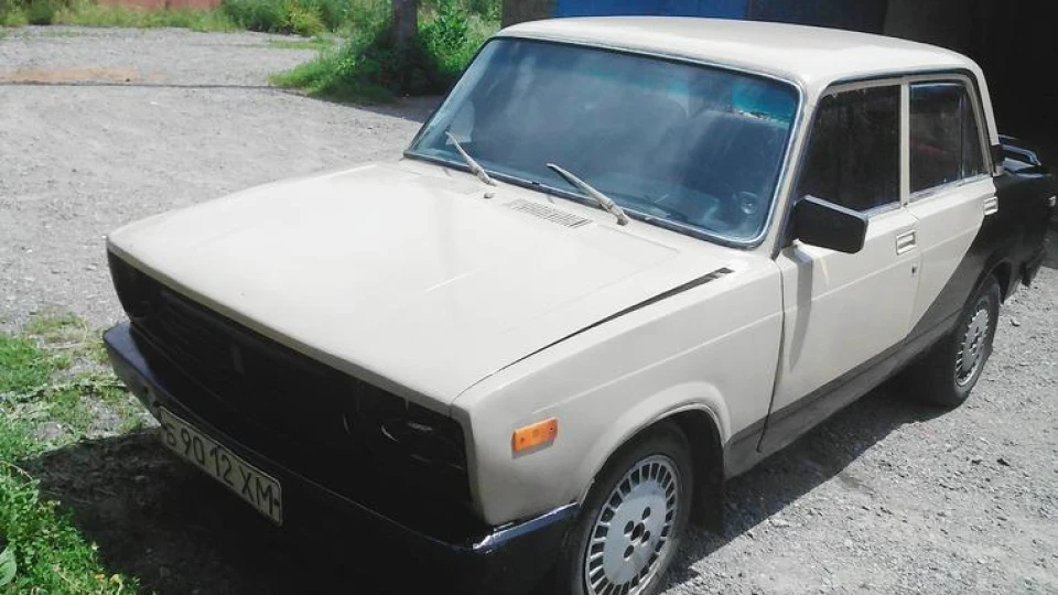 Lada 2105 Чорний беж 4