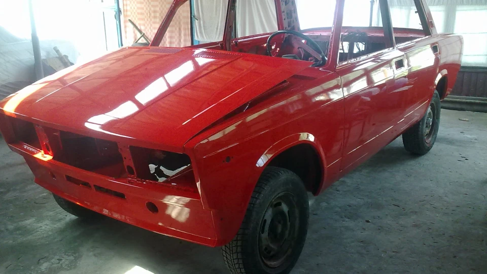 Lada 2105 Яскраво червона 2