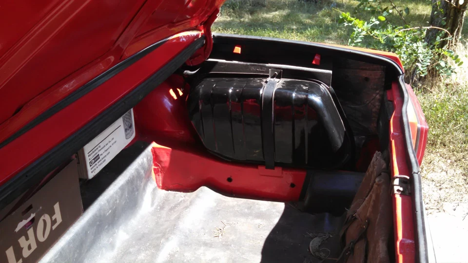 Lada 2105 Яскраво червона 3