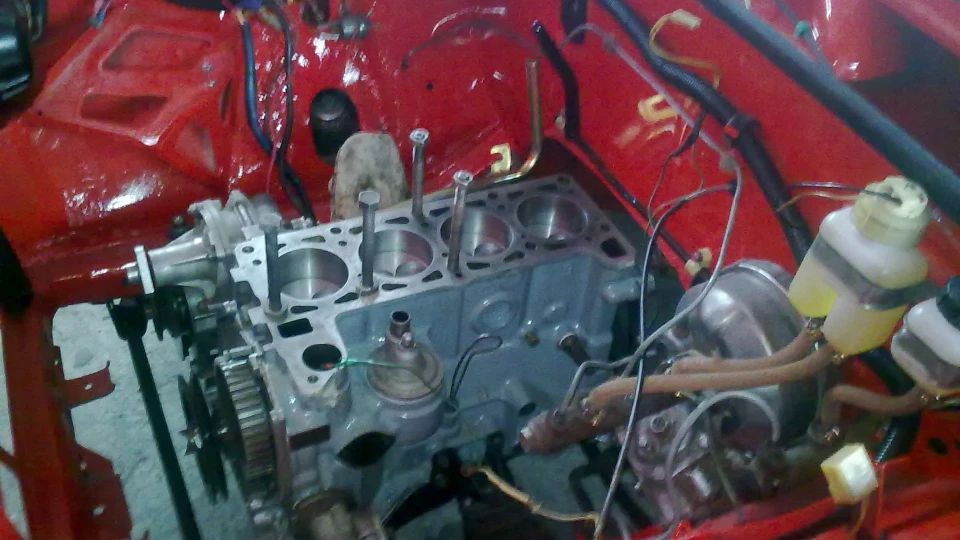 Lada 2105 Яскраво червона 5