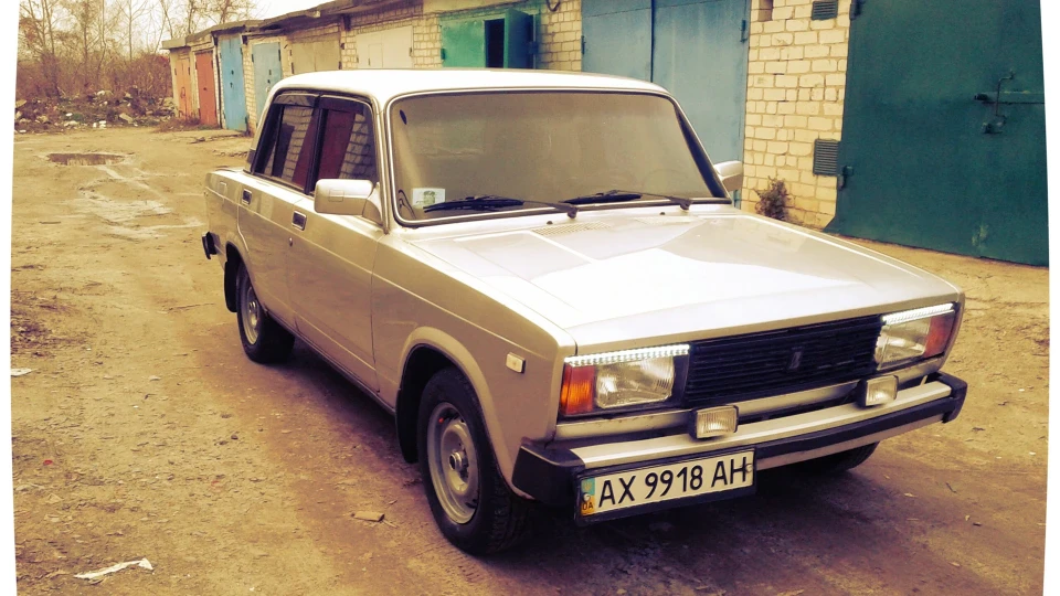 Lada 2105 in the process of repair 2