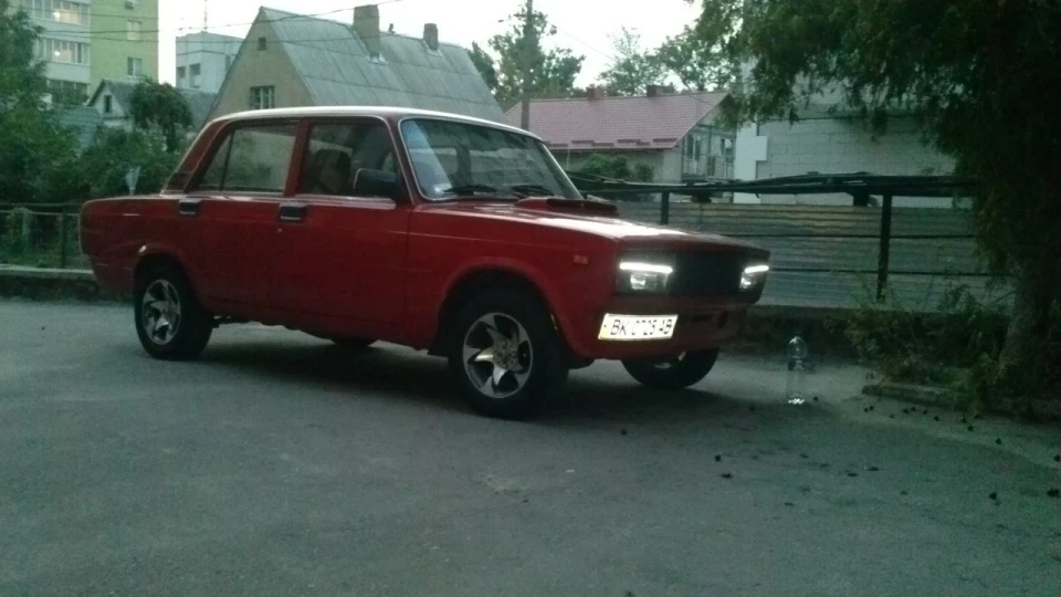Lada 2105 Красний лучик 3