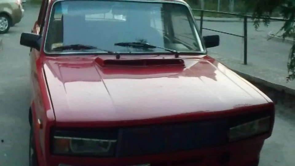 Lada 2105 Красний лучик 4