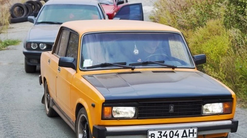 Lada 2105 Lada 2105 апельсин 5