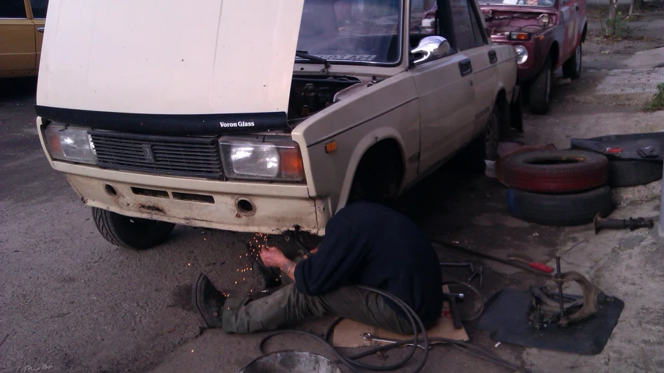 Lada 2105 почали потихеньку 3