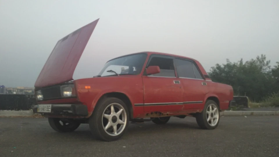 Lada 2105 п'ятірка на 16тих..)) 2