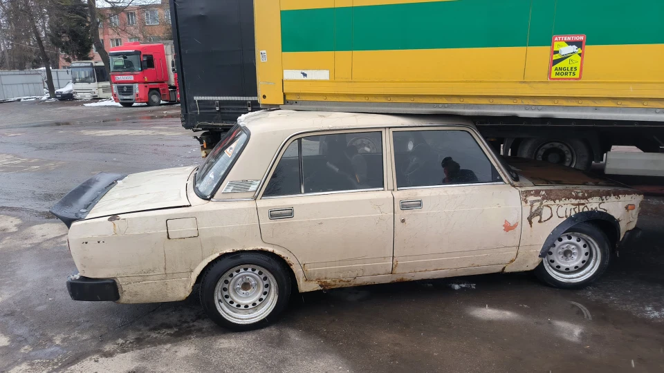 Lada 2105 Rusty Desert RAT