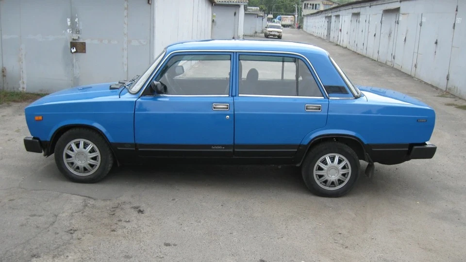 Лада 2105 синя п'ятірка