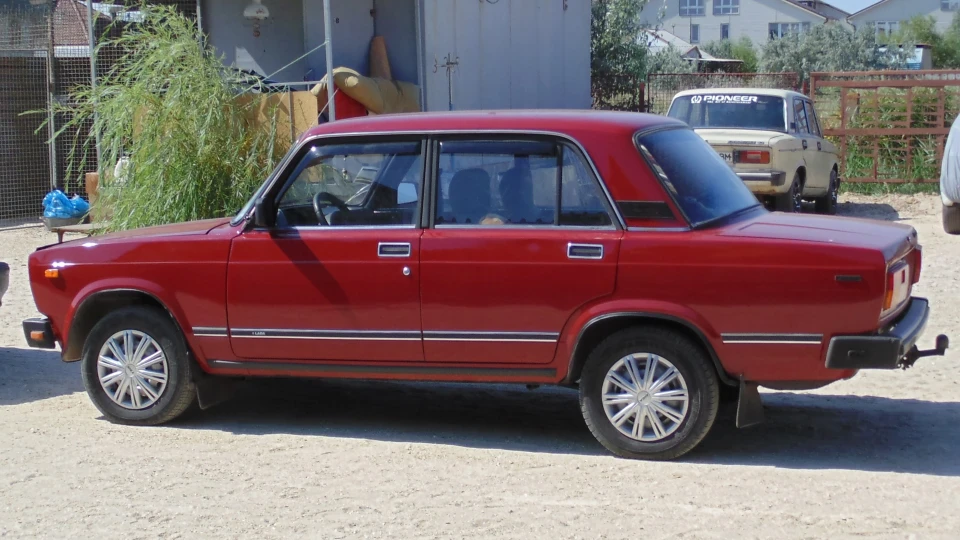 Lada 2105 Стигла вишня 3