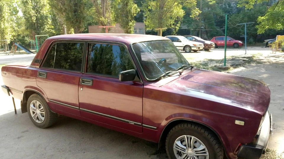 Lada 2105 темно-вишневий 2