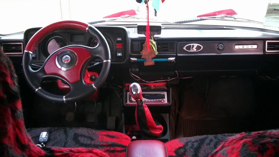 Lada 2105 вишневий