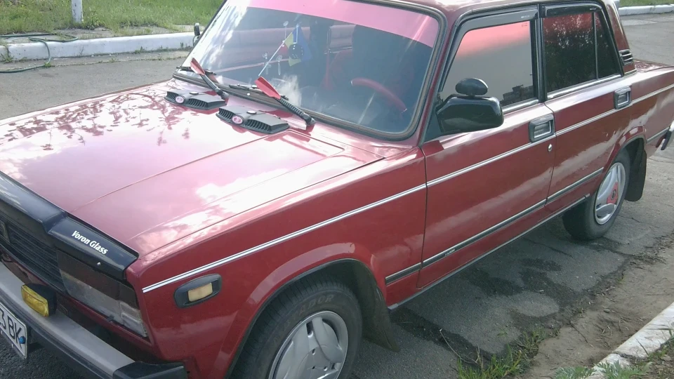 Lada 2105 вишневий 2