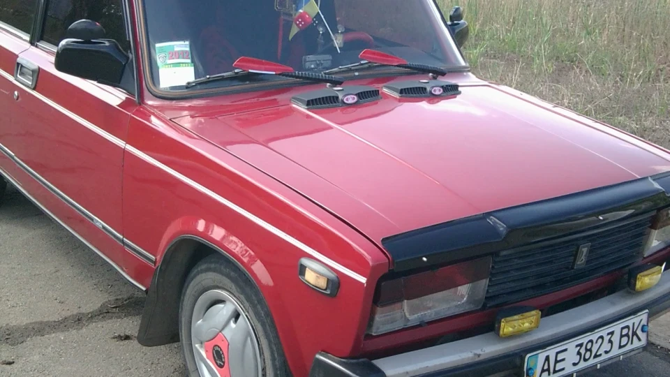 Lada 2105 вишневий 4