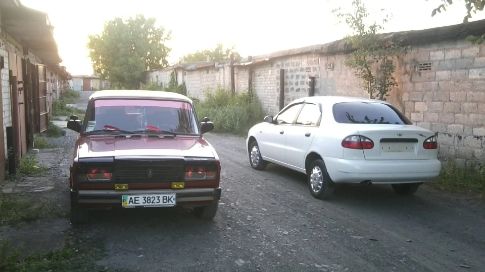 Lada 2105 вишневий 5