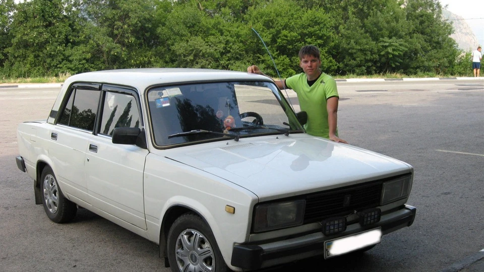 Lada 2105 white brick 2