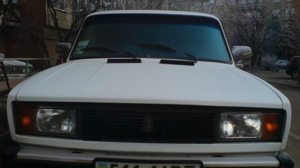 Lada 2105 White Horse 3